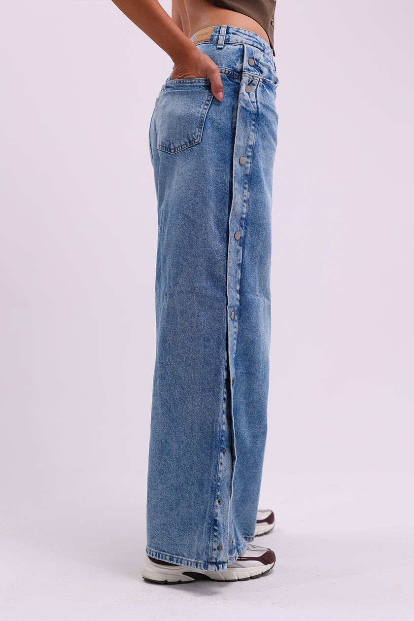 Buttoned Wide Leg Jeans
