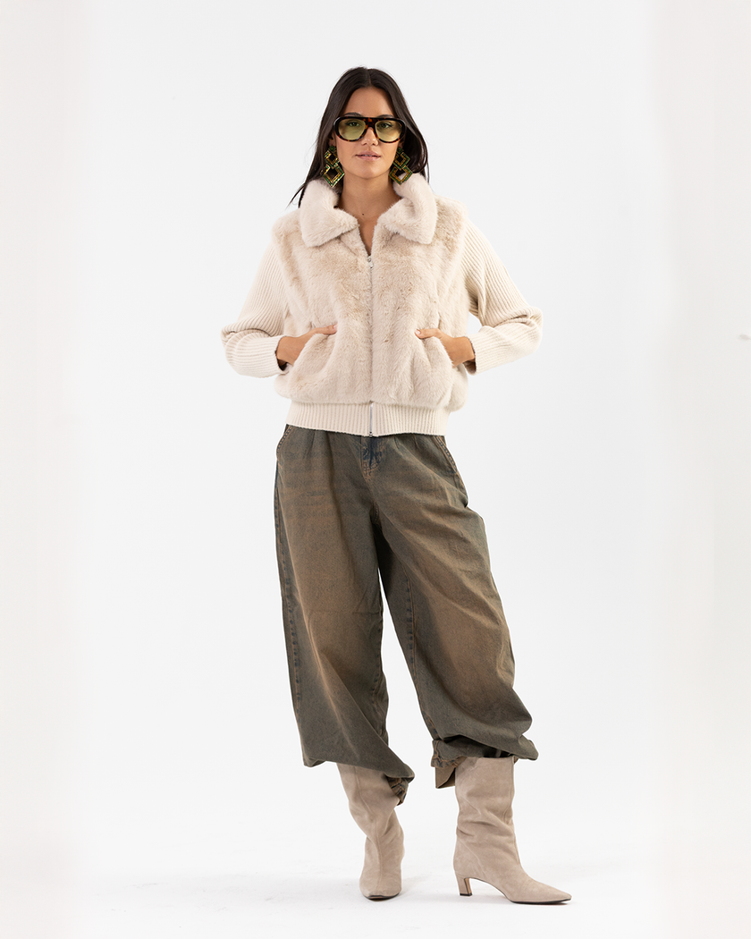 Cream Zip-up Jacket with Faux Fur Collar and Ribbed Knit Sleeves
