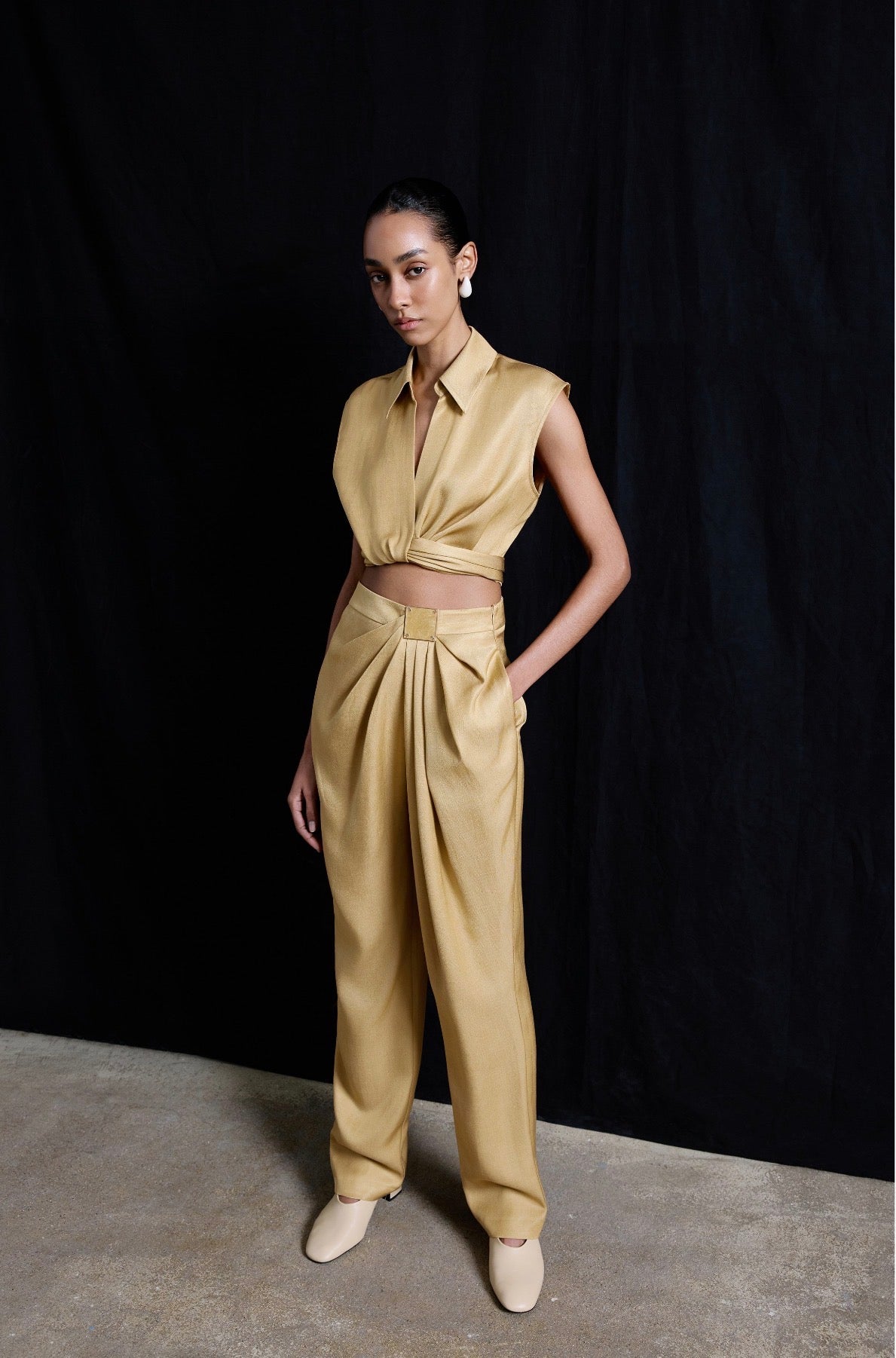 Front Pleated Linen Blend Camel Trousers